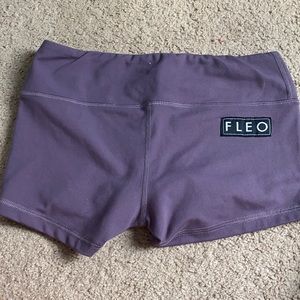 Fleo OG style, purple 2.5” short, size small